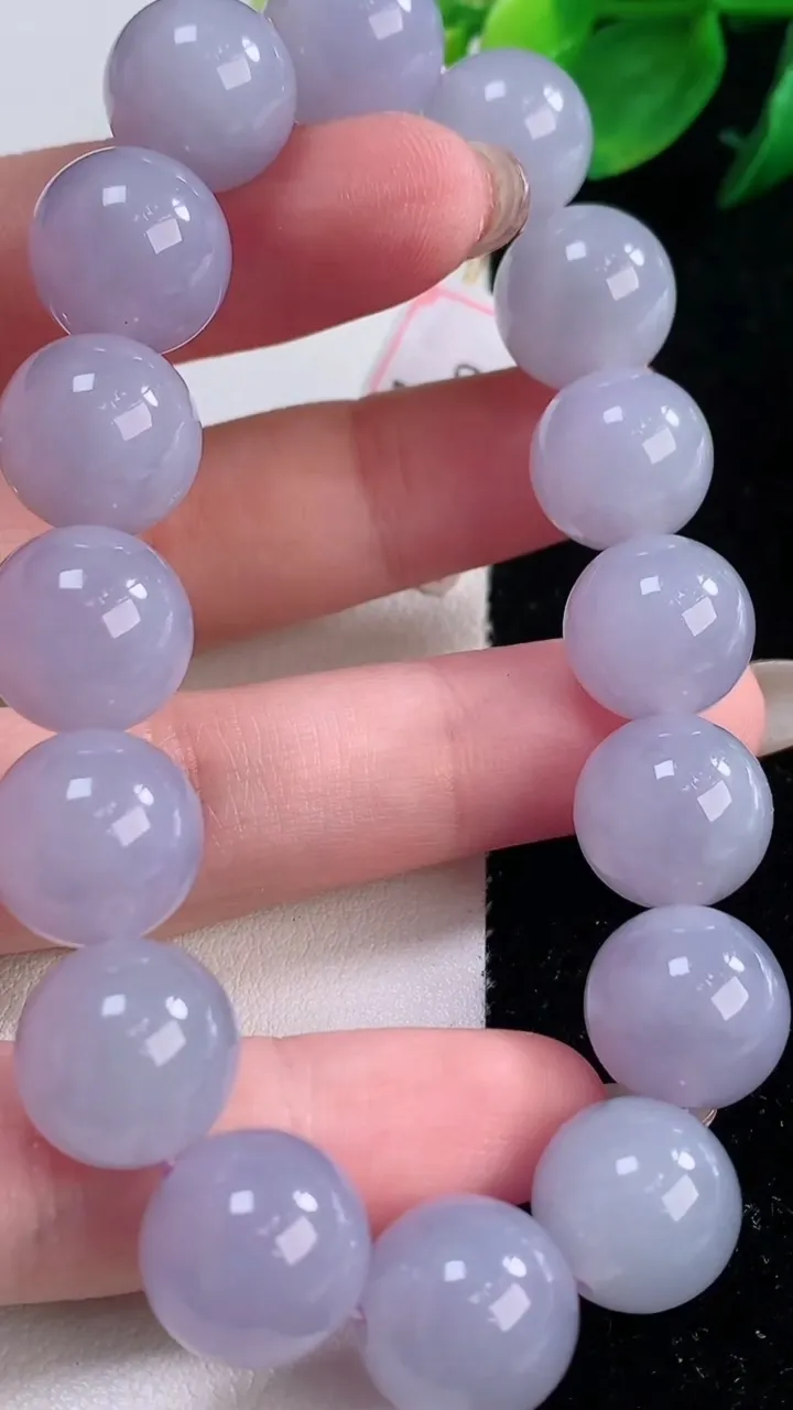 天然A货翡翠紫罗兰圆珠手串，尺寸12.4-16颗，重量:56.24g12月2日
工厂直销收藏佳品,种好水足，色泽均匀，有种有色，上手高大气！