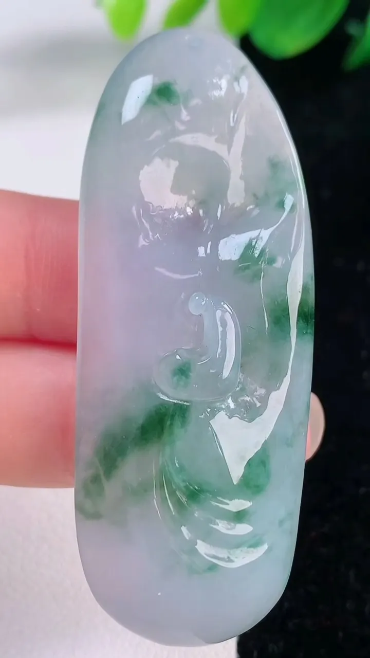 天然A货翡翠冰种飘花悟道吊坠，尺寸61-22.7-9.4，重量:21.90g
12月2日