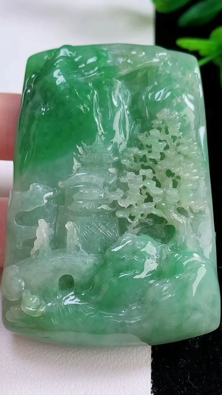 天然A货翡翠山水牌吊坠，尺寸69-46-12，重:89.02g
12月2日