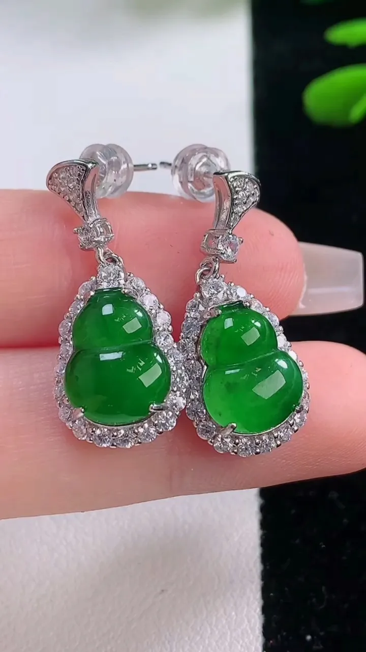 天然A货翡翠蛋面戒指，尺寸10.4-9.4-5，重量:2.14g2025年12月2日
工厂直销收藏佳