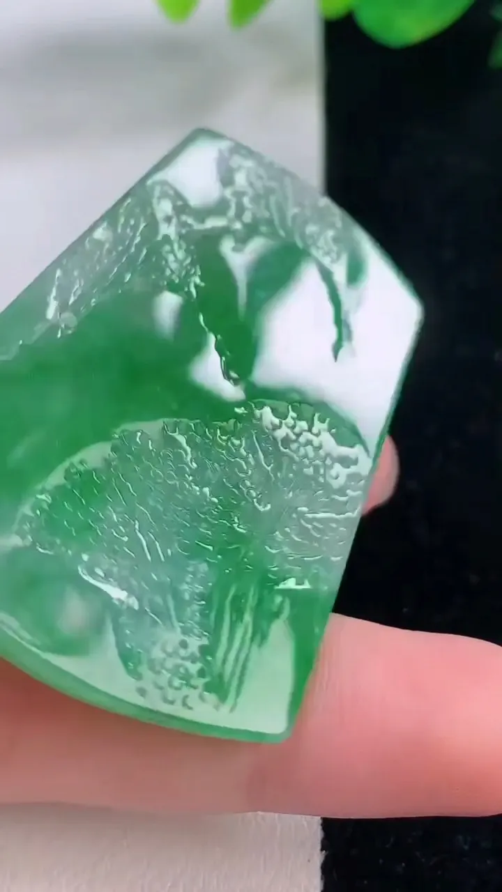 天然A货翡翠山水牌吊坠，尺寸50-35.6-5.4，重量:22.79g
12月2日