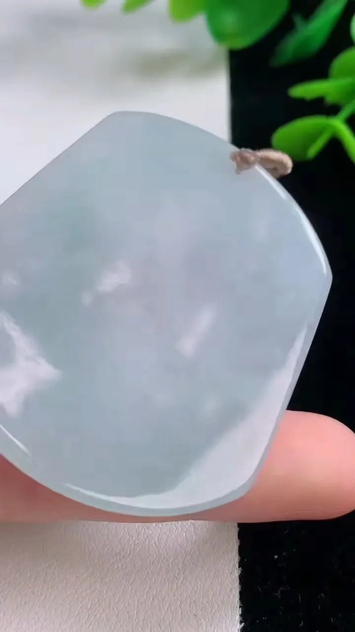 天然A货翡翠文殊菩萨吊坠，尺寸53.6-45-4.7，重量:26.75g
12月2日