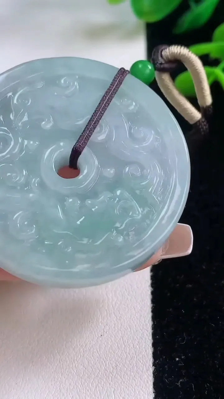 天然A货翡翠凤凰吊坠，尺寸45.6-8.2，重量:40.58g
12月2日