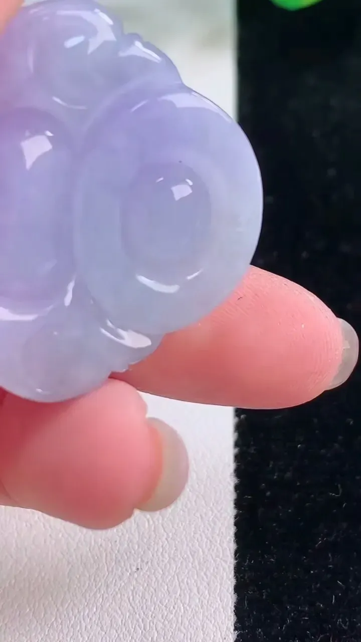 天然A货翡翠紫罗兰佛公吊坠，尺寸29.3-34.7-11.8，重量:20.75g
12月2日