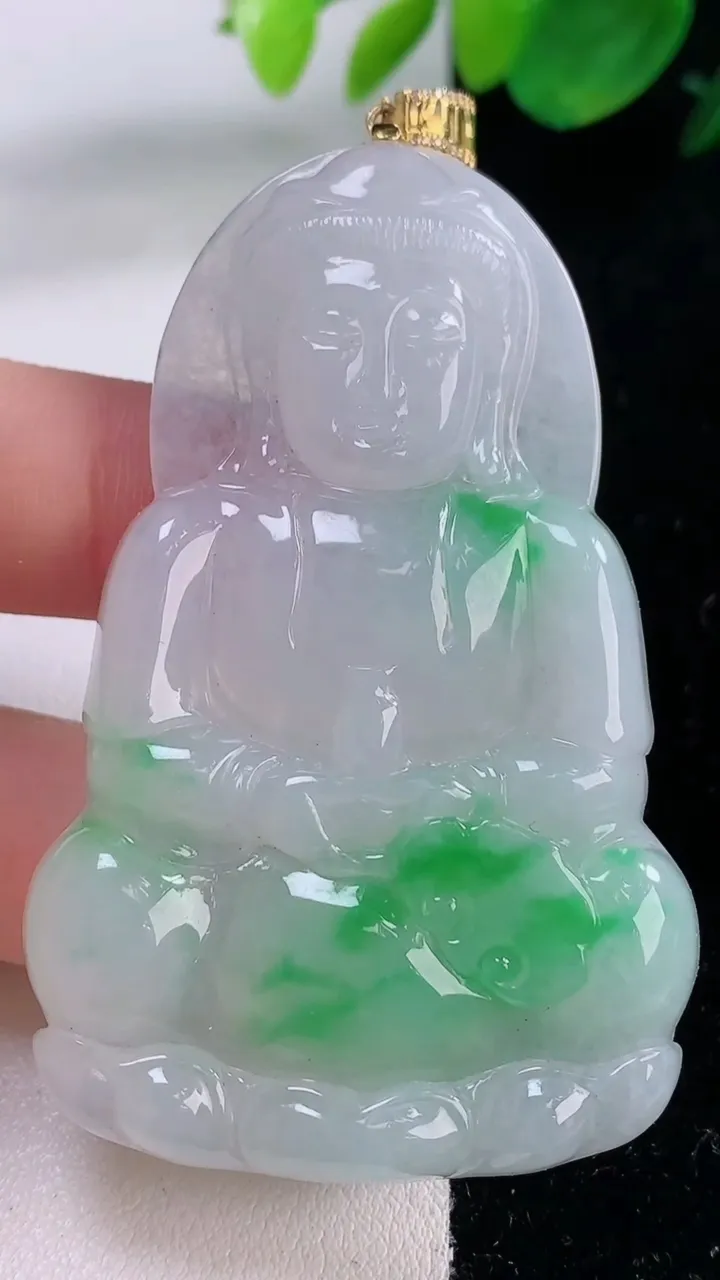 天然A货翡翠观音菩萨吊坠，尺寸62.7-38.8-5.9，重量:26.15g
12月2日