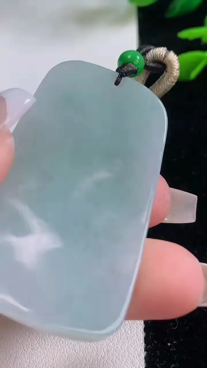 天然A货翡翠生肖鸡吊坠，尺寸51.8-30.7-7，重量:26.18g
12月2日