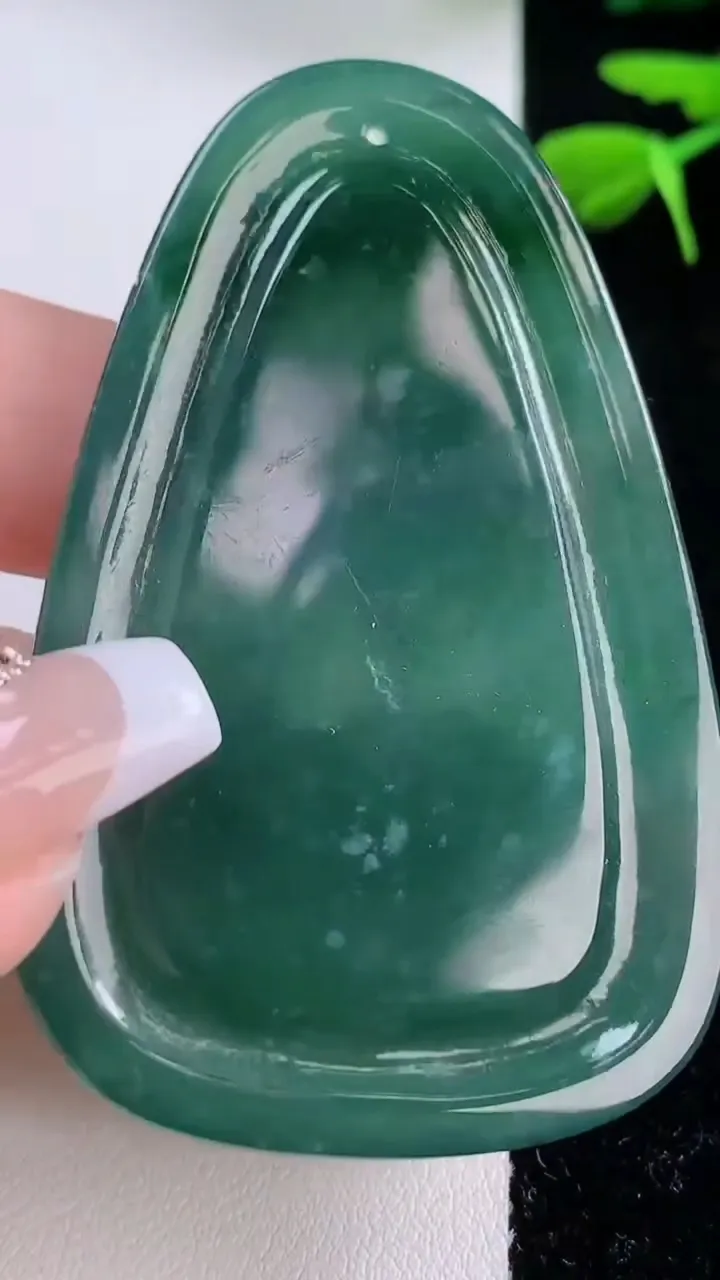 天然A货翡翠蓝水地藏王菩萨吊坠，尺寸61.8-40-6.8，重:34.81g
12月2日