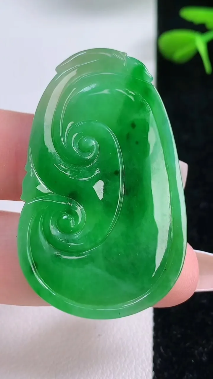 天然A货翡翠如意吊坠，尺寸44.5-27.8-3，重:7.54g
12月2日