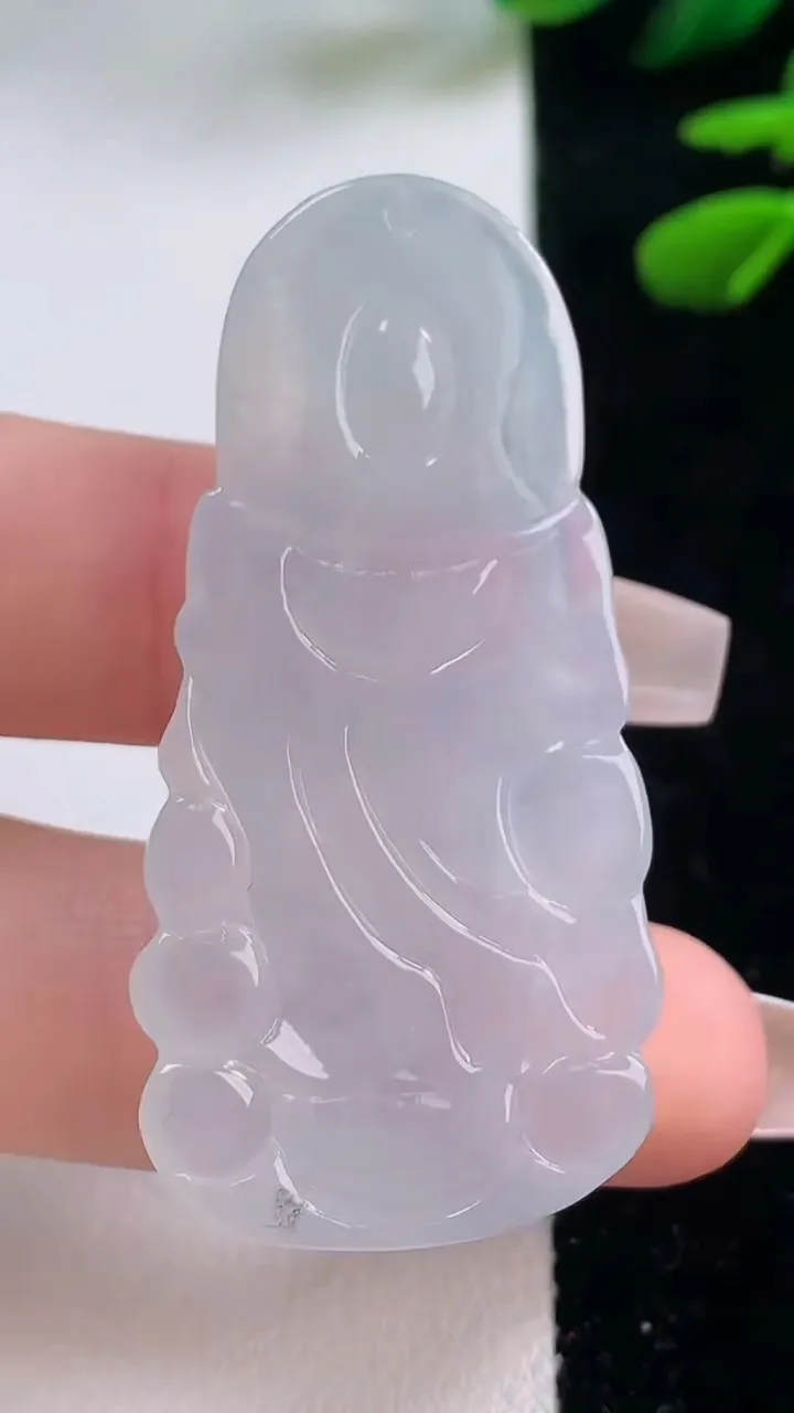 天然A货翡翠观音菩萨吊坠，尺寸49.4-23.5-5.7，重量:12.64g
12月2日