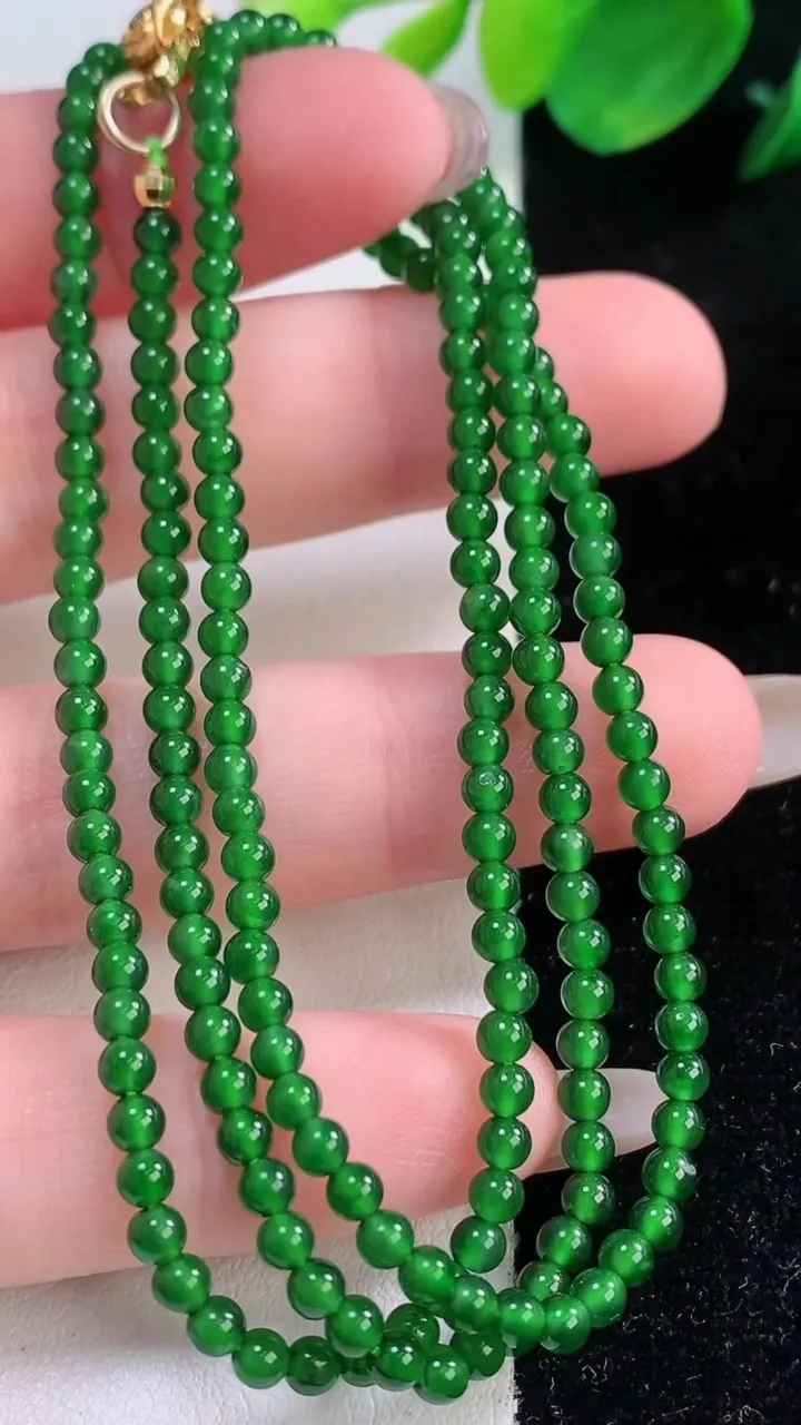 天然A货翡翠小米珠项链，尺寸2.9-194颗，重量:10.83g
12月2日