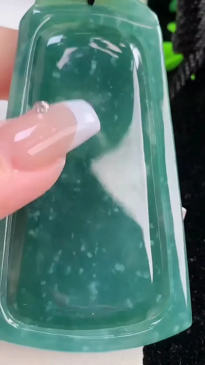 天然A货翡翠祥龙阿弥陀佛吊坠，尺寸76.6-43.3-8，重:44.94g
12月2日