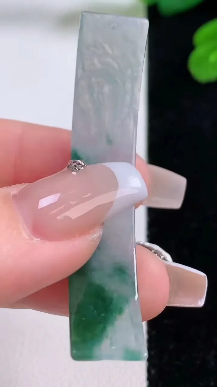 天然A货翡翠冰种飘花凤凰手牌，尺寸51.7-10.6-2.8，重量:4.98g
12月3日