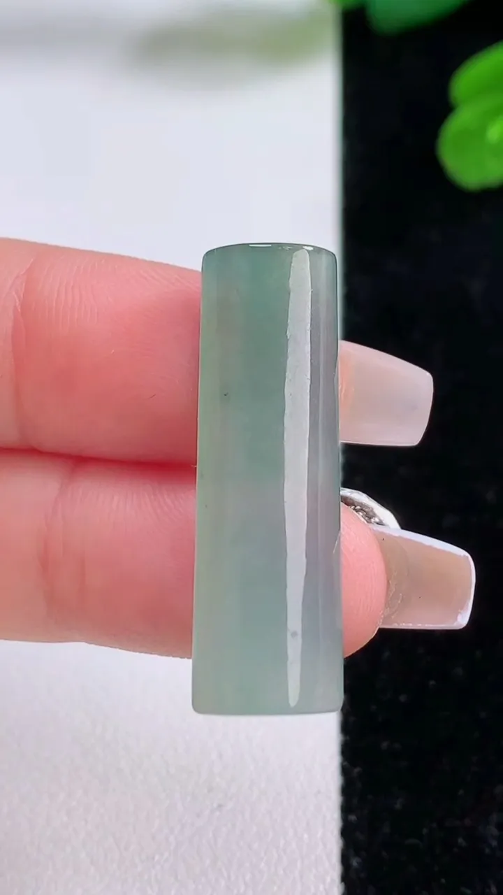 天然A货翡翠无事牌镶嵌件 吊坠，尺寸31.7-10-4，重量:3.59g
12月3日