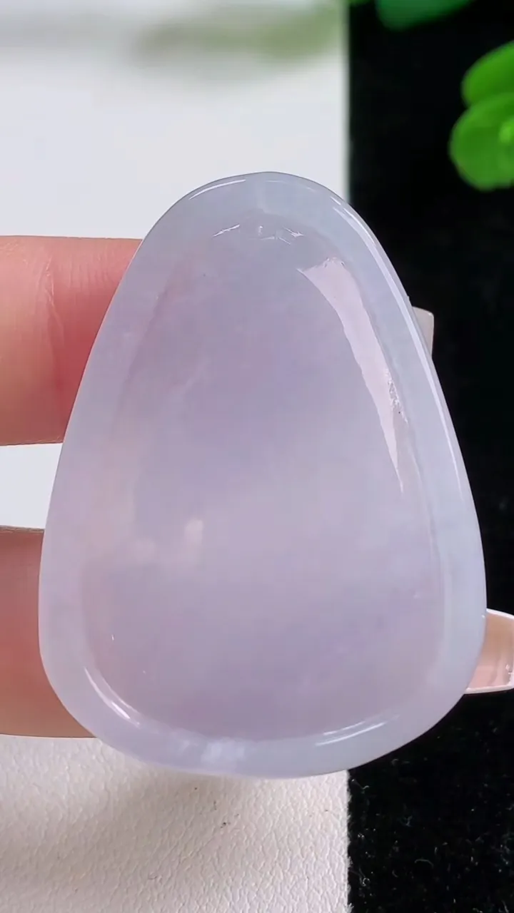 天然A货翡翠紫罗兰虚空藏菩萨吊坠，尺寸43.8-32.4-4.3，重量:11.54g
12月3日