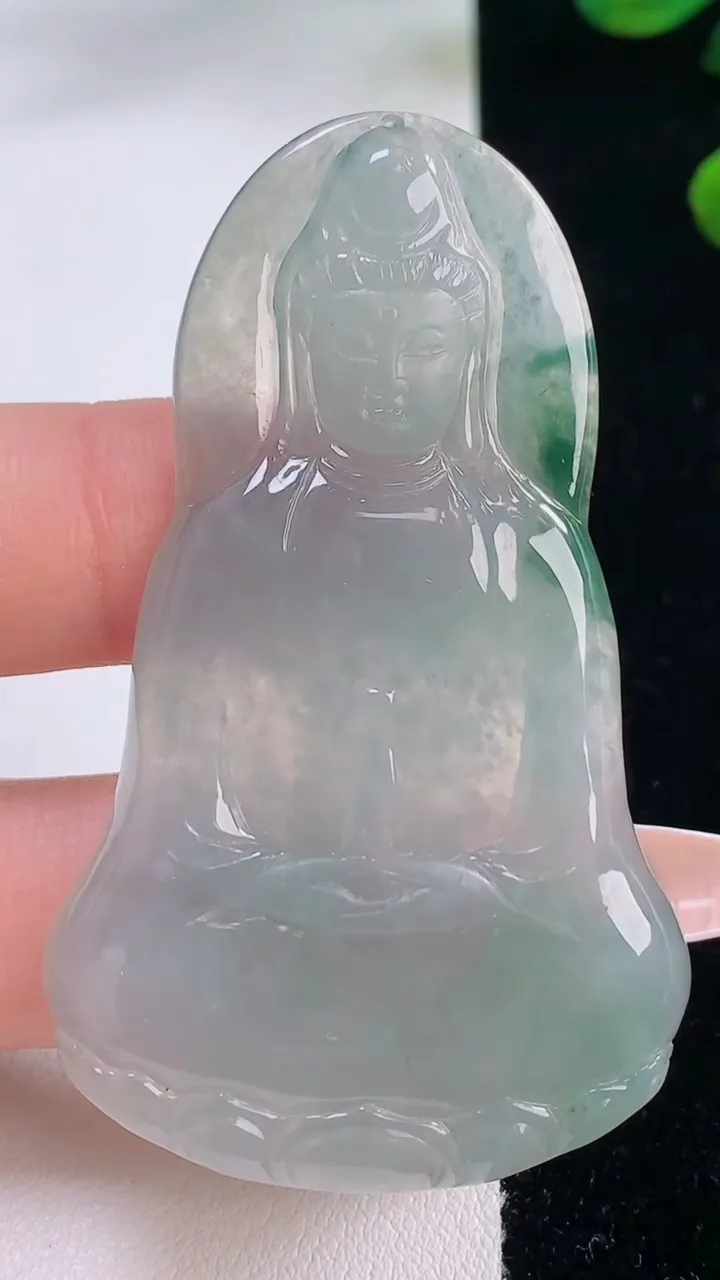 天然A货翡翠冰种飘花观音菩萨吊坠，尺寸60.3-36.6-5，重量:19.58g
12月3日