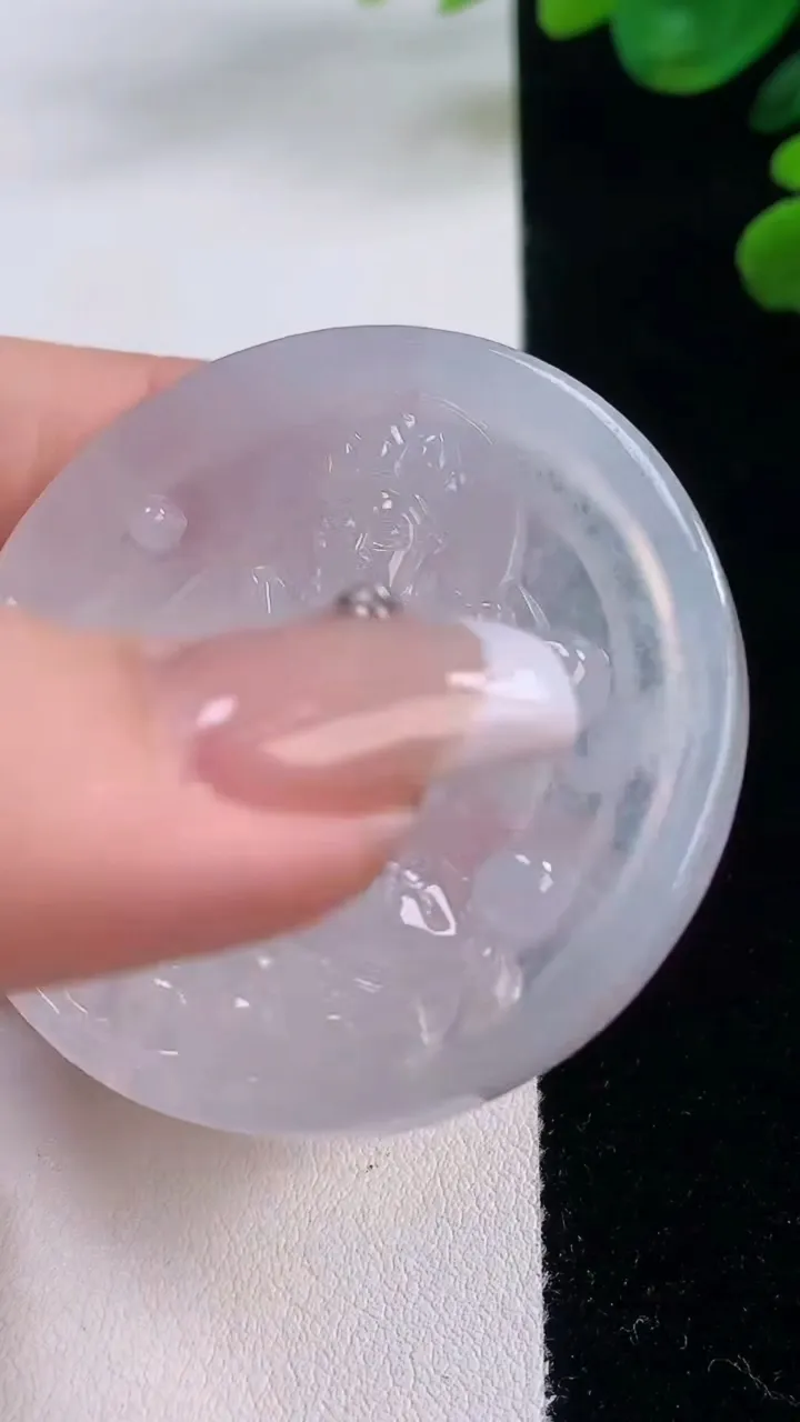 天然A货翡翠虚空藏菩萨吊坠，尺寸48.4-5.2，重量:23.00g
12月3日