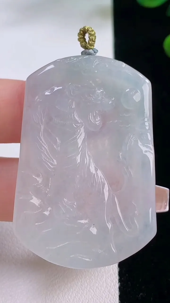 天然A货翡翠生肖虎吊坠，尺寸49-32.3-4.5，重量:18.84g
12月3日