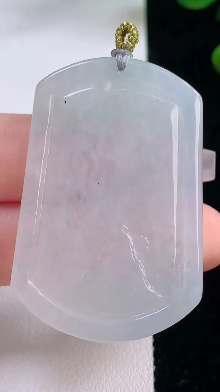 天然A货翡翠生肖虎吊坠，尺寸49-32.3-4.5，重量:18.84g
12月3日