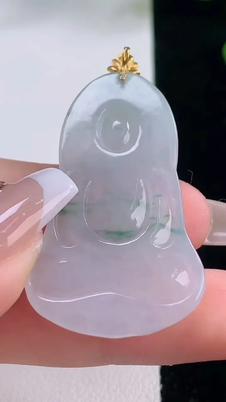 天然A货翡翠种飘花观音菩萨吊坠，尺寸41.3-26-4.4，重量:8.71g
12月3日