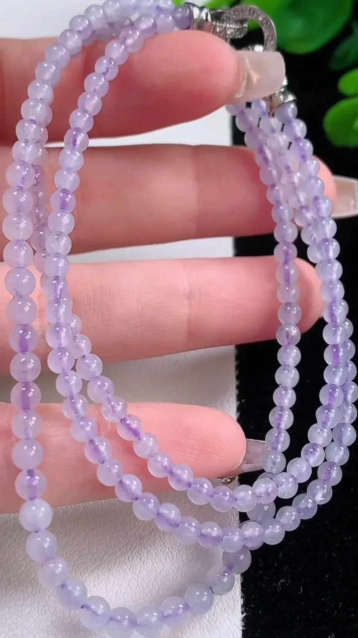 天然A货翡翠种白冰小米珠项链，尺寸3.2-176颗，重量:14.04g12月3日
工厂直销收藏佳品,种好水足，色泽均匀，有种有色，上手高大气！