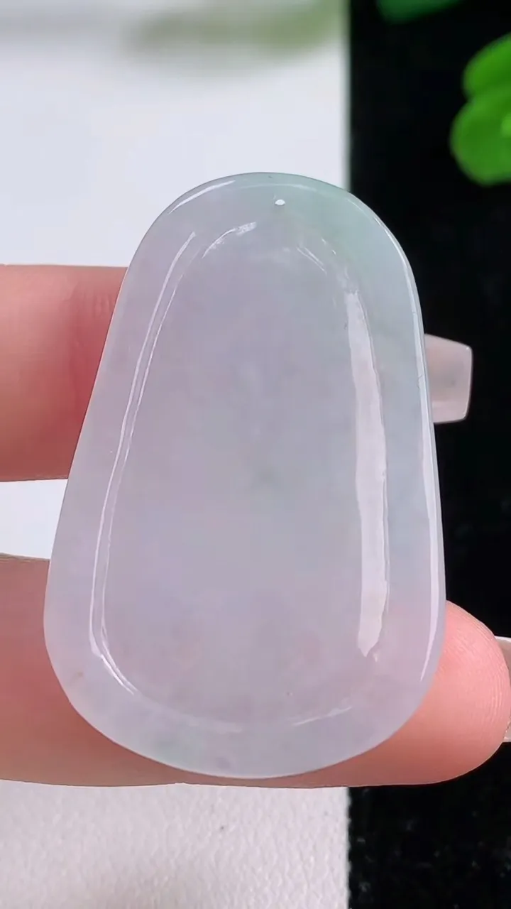 天然A货翡翠生肖马吊坠，尺寸41-25.6-4.7，重量:9.36g
12月3日