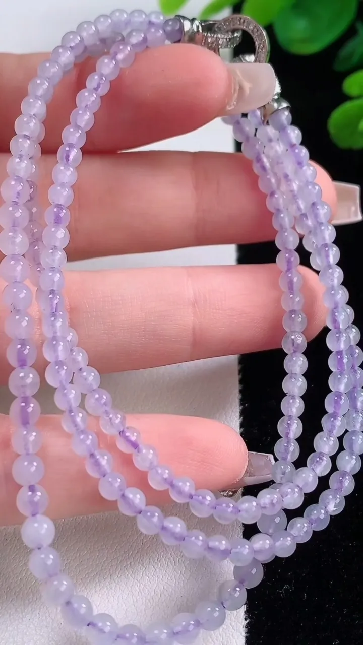 天然A货翡翠种白冰小米珠项链，尺寸3.2-176颗，重量:14.04g12月3日
工厂直销收藏佳品,种好水足，色泽均匀，有种有色，上手高大气！