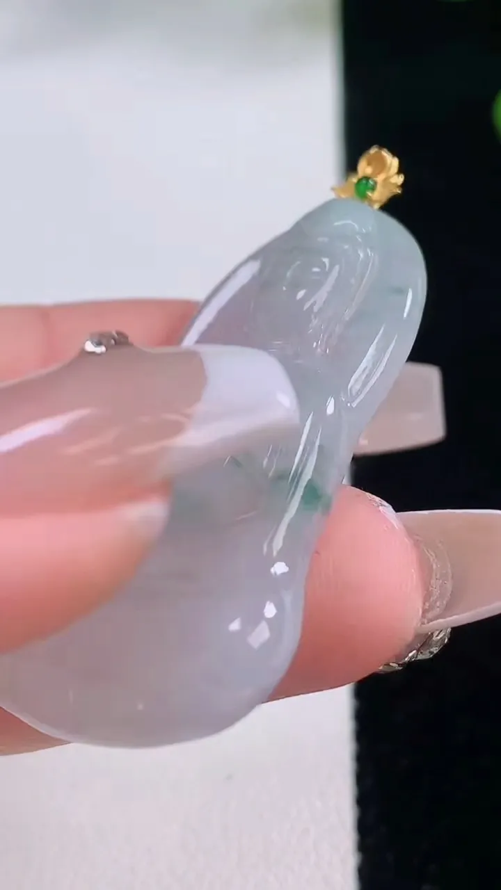 天然A货翡翠种飘花观音菩萨吊坠，尺寸41.3-26-4.4，重量:8.71g
12月3日