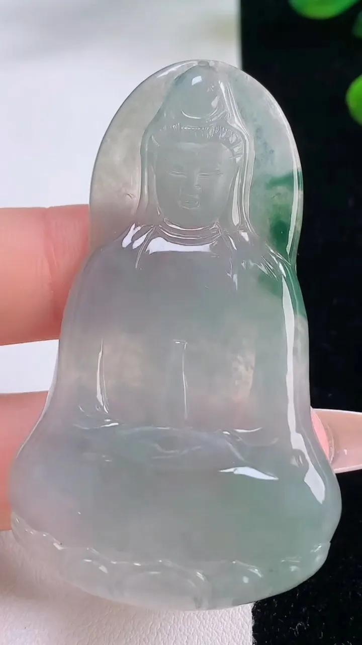 天然A货翡翠冰种飘花观音菩萨吊坠，尺寸60.3-36.6-5，重量:19.58g
12月3日