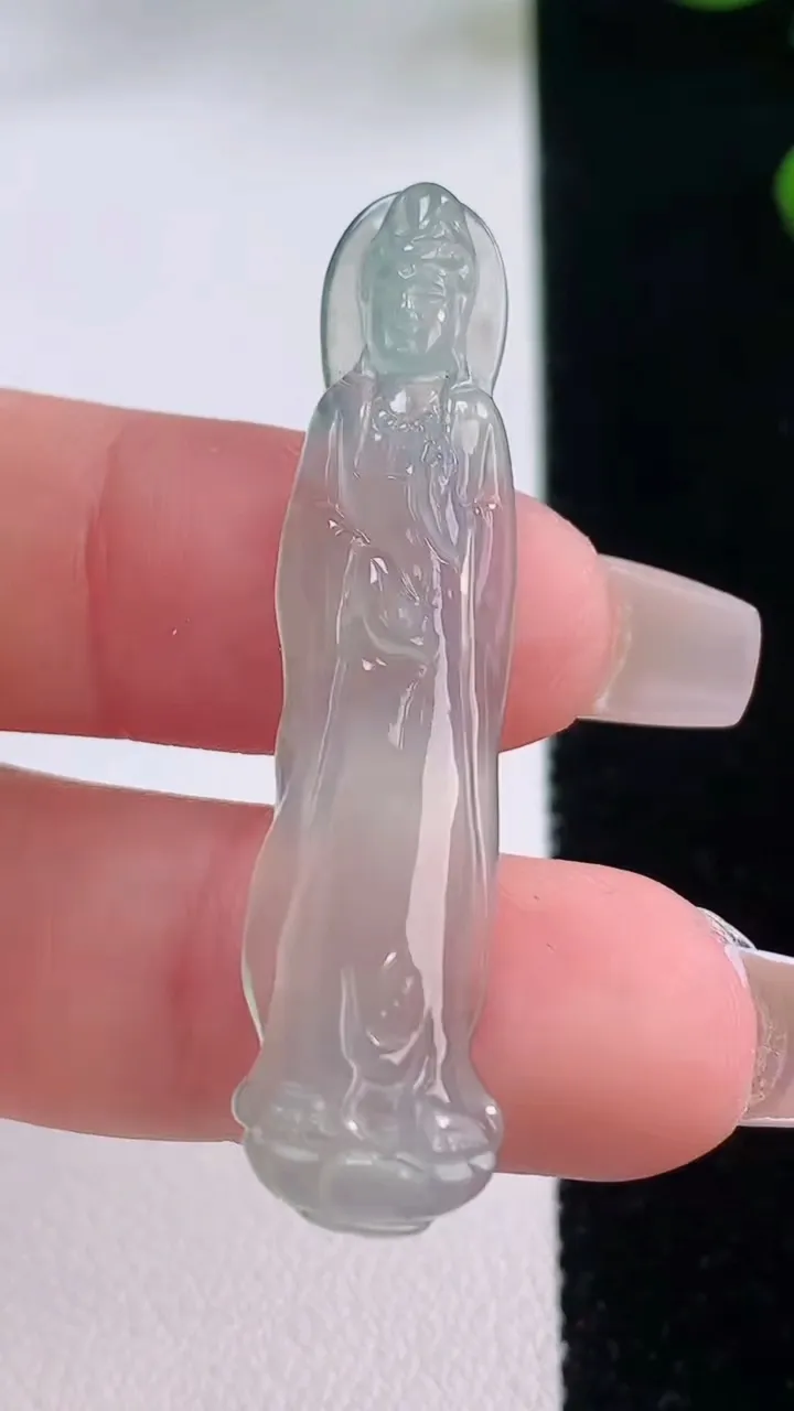 天然A货翡翠观音菩萨吊坠，尺寸45.7-10.3-3.2，重量:3.51g
12月3日