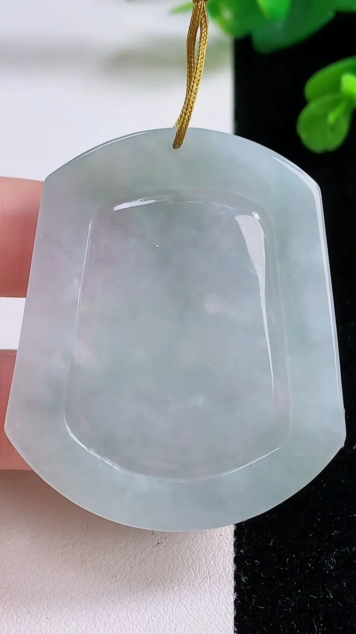 天然A货翡翠生肖马吊坠，尺寸52.6-44.6-5.3，重量:24.27g
12月3日