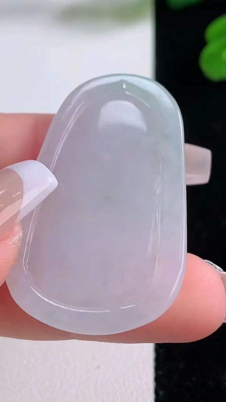 天然A货翡翠生肖马吊坠，尺寸41-25.6-4.7，重量:9.36g
12月3日