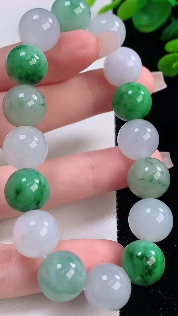 天然A货翡翠圆珠手串，尺寸12.4-16颗，重量:54.06g12月3日
工厂直销收藏佳品,种好水足