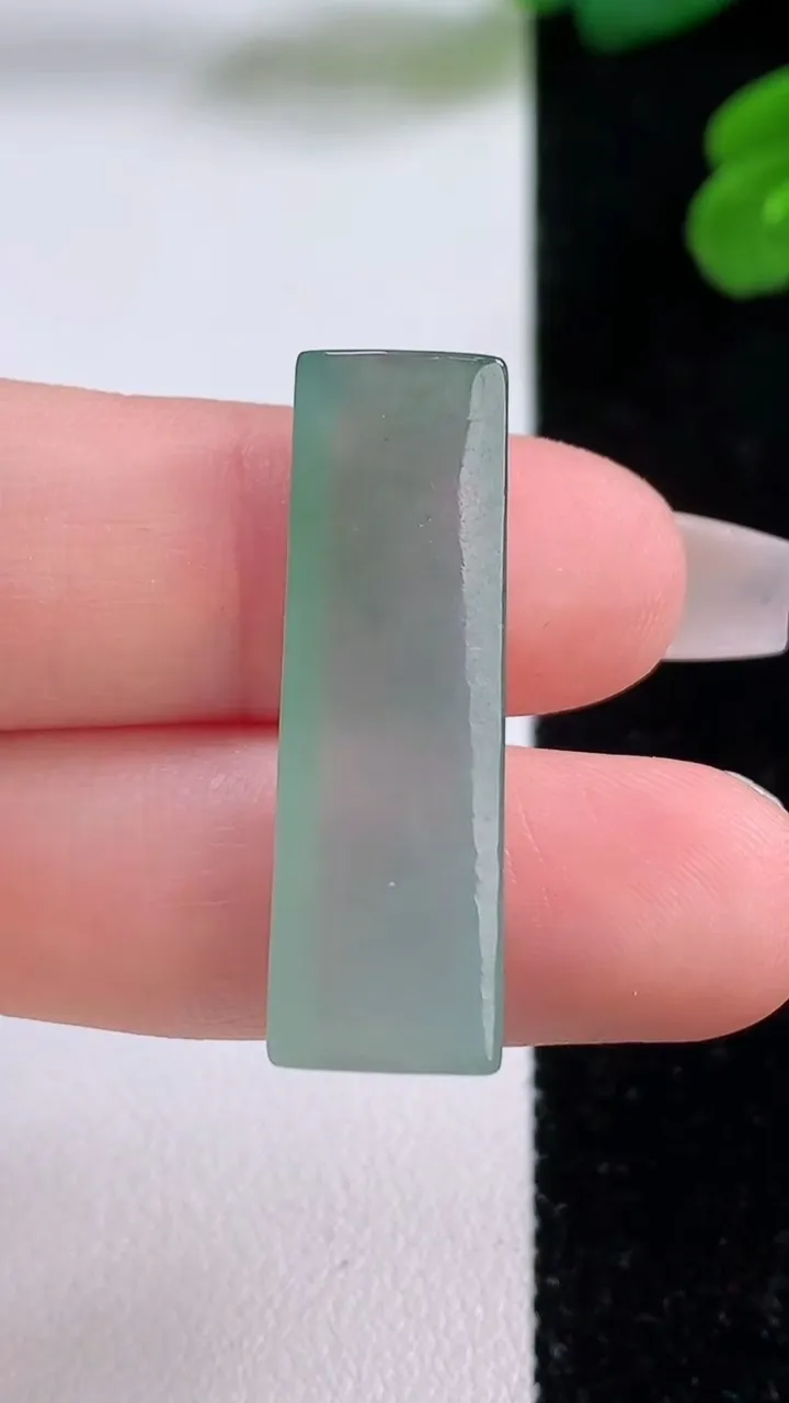 天然A货翡翠无事牌镶嵌件 吊坠，尺寸31.7-10-4，重量:3.59g
12月3日