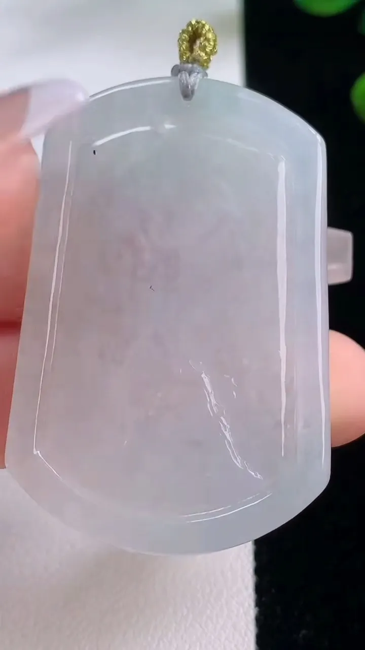 天然A货翡翠生肖虎吊坠，尺寸49-32.3-4.5，重量:18.84g
12月3日