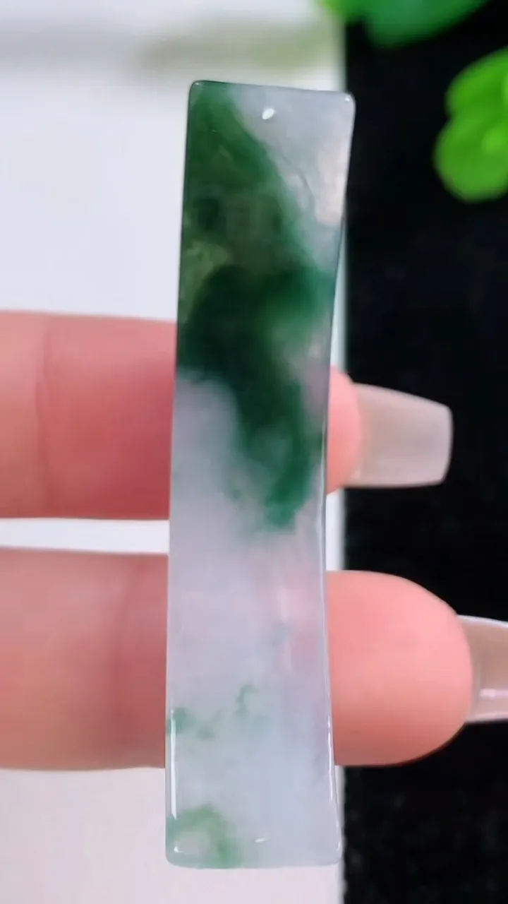 天然A货翡翠冰种飘花凤凰手牌，尺寸49-10.6-3.5，重量:4.82g
12月3日