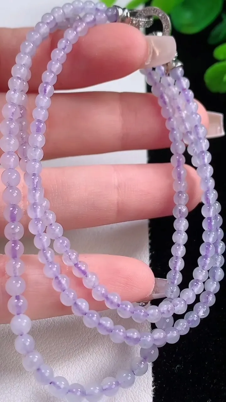 天然A货翡翠种白冰小米珠项链，尺寸3.2-176颗，重量:14.04g12月3日
工厂直销收藏佳品,种好水足，色泽均匀，有种有色，上手高大气！