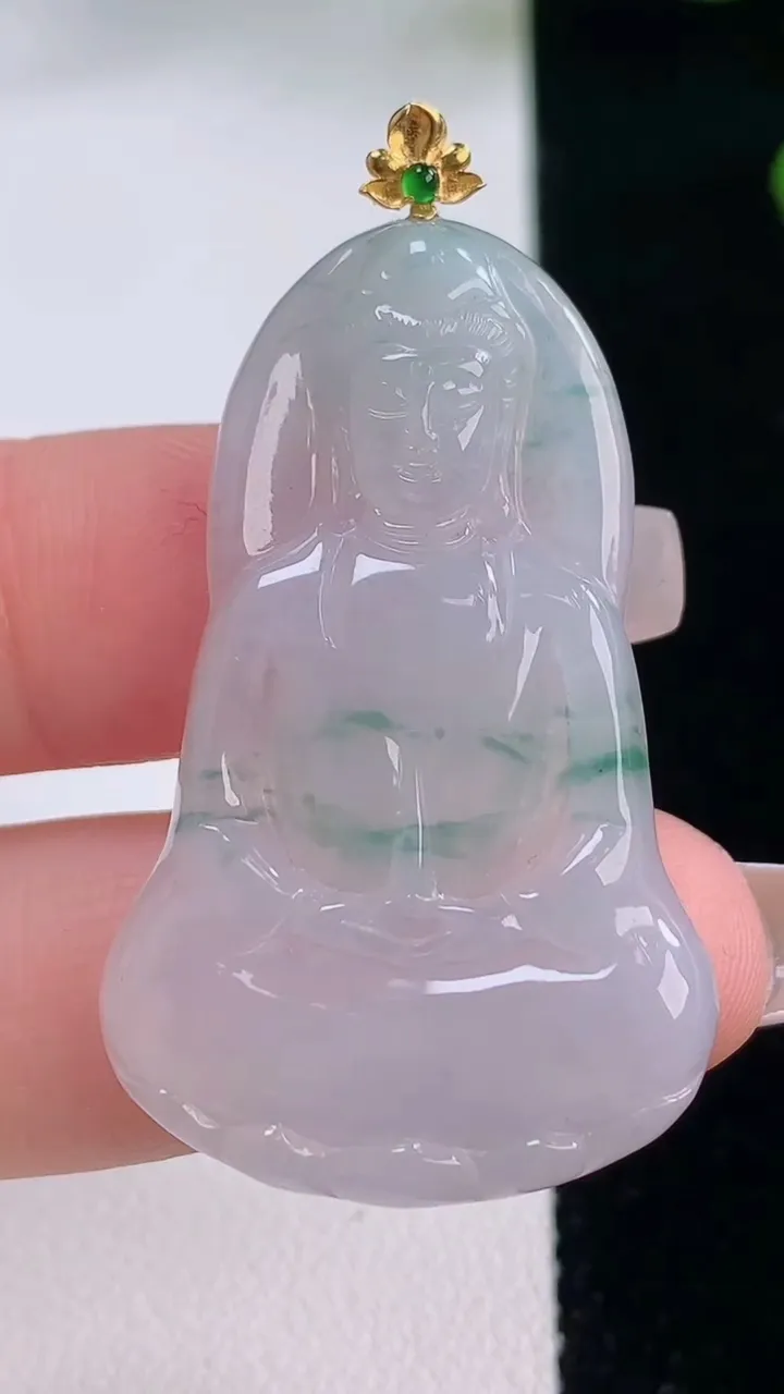 天然A货翡翠种飘花观音菩萨吊坠，尺寸41.3-26-4.4，重量:8.71g
12月3日