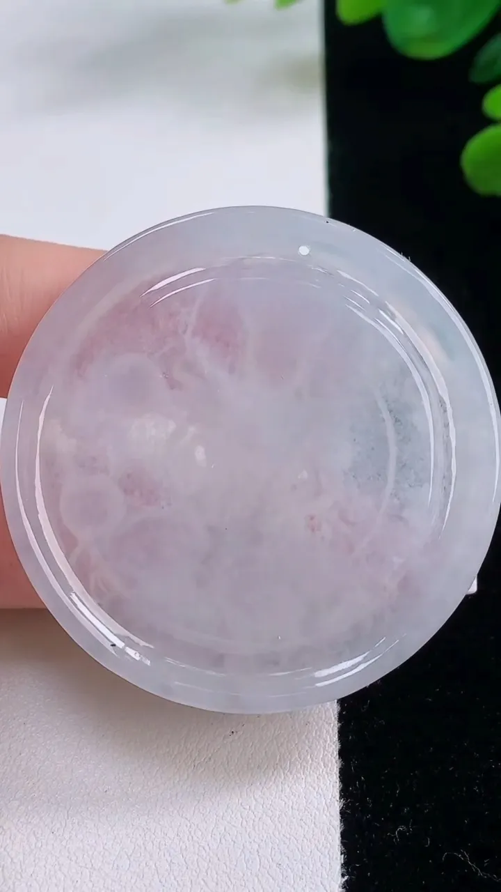 天然A货翡翠虚空藏菩萨吊坠，尺寸48.4-5.2，重量:23.00g
12月3日