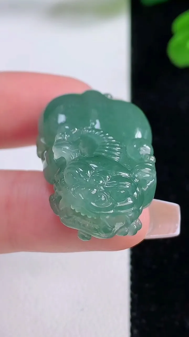 天然A货翡翠貔貅吊坠，尺寸34.5-21-10.4，重量:16.01g
12月3日