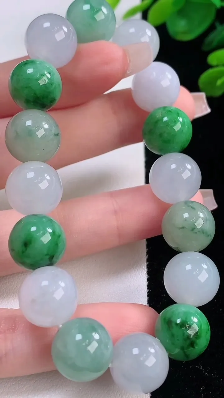 天然A货翡翠圆珠手串，尺寸12.4-16颗，重量:54.06g12月3日
工厂直销收藏佳品,种好水足
