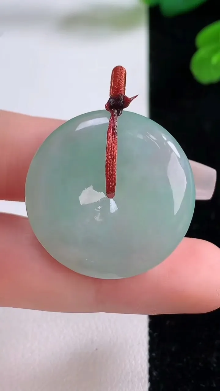 天然A货翡翠平安扣吊坠，尺寸28.8-5.6，重量:10.23g
12月3日