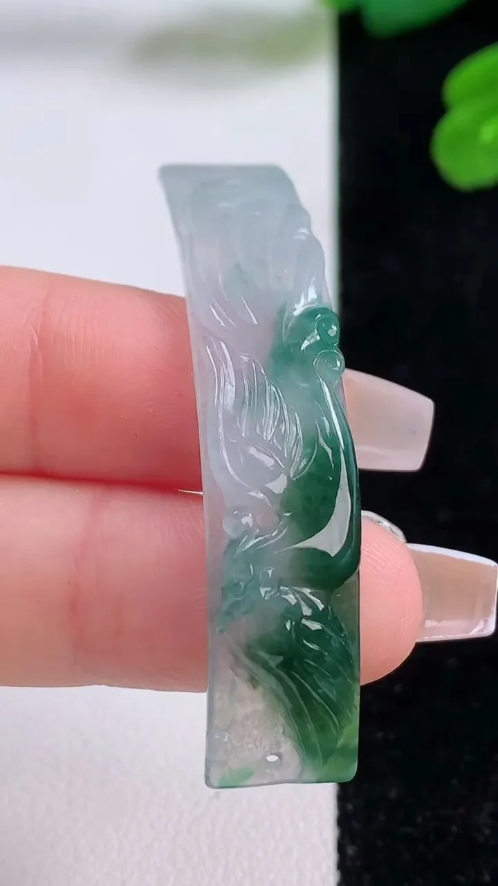 天然A货翡翠冰种飘花凤凰手牌，尺寸51.7-10.6-2.8，重量:4.98g
12月3日