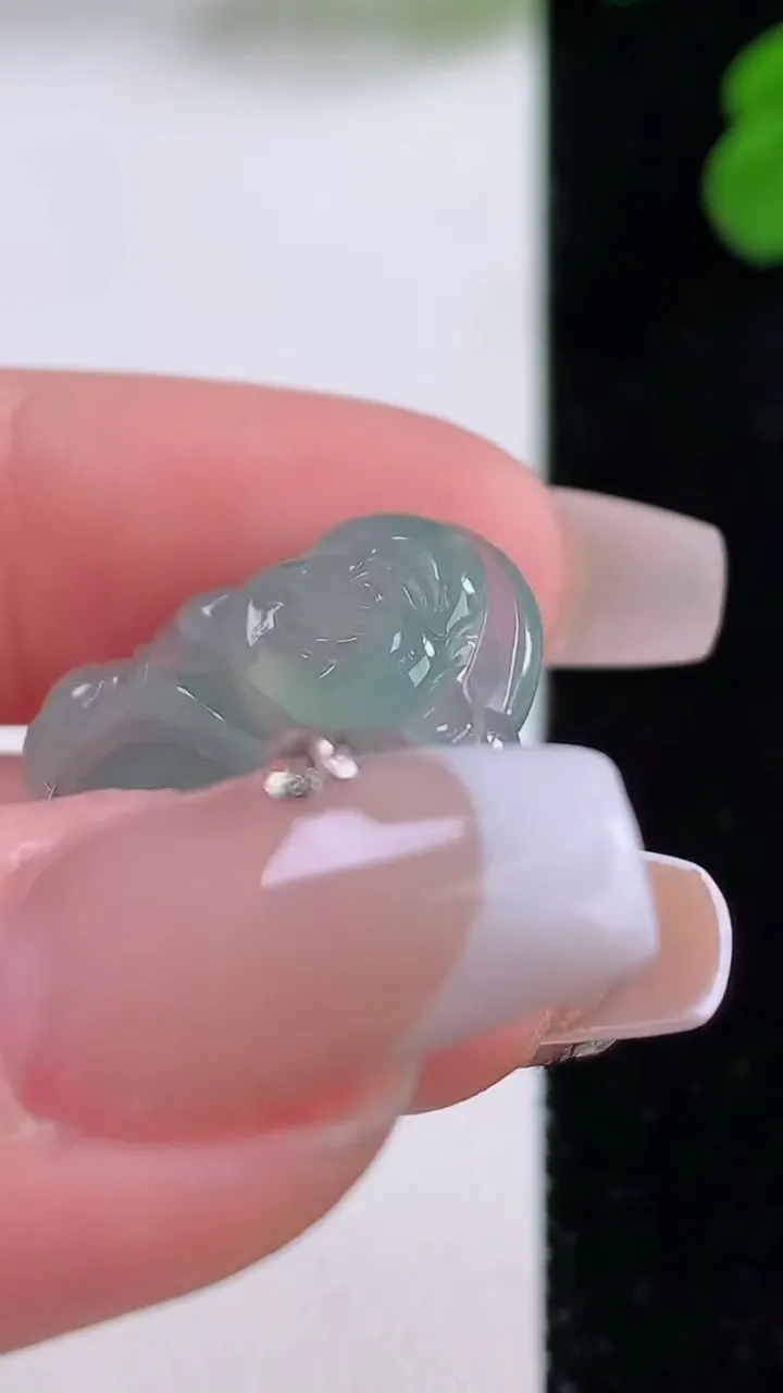 天然A货翡翠佛公吊坠，尺寸22.3-24.4-5.8，重量:4.30g
12月3日