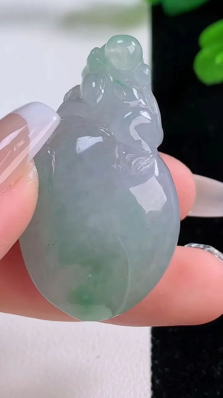 天然A货翡翠灵猴献瑞 寿桃吊坠，尺寸45-26-11.4，重量:22.83g
12月3日