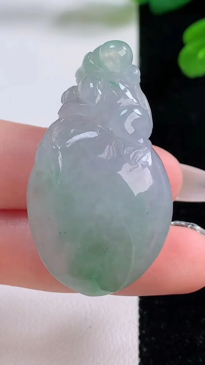 天然A货翡翠灵猴献瑞 寿桃吊坠，尺寸45-26-11.4，重量:22.83g
12月3日