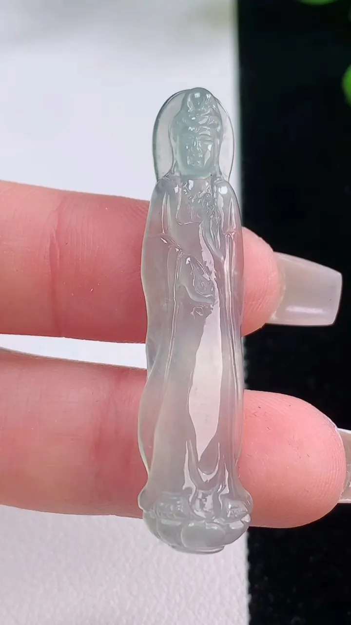 天然A货翡翠观音菩萨吊坠，尺寸45.7-10.3-3.2，重量:3.51g
12月3日