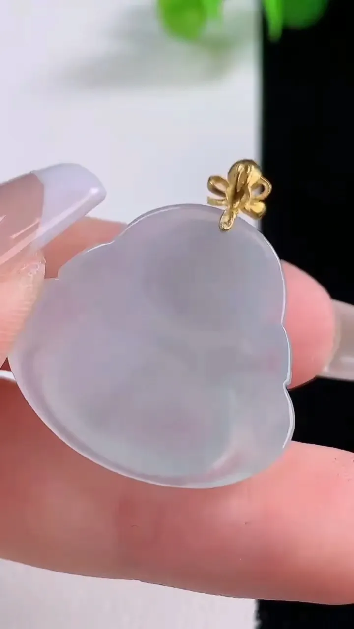 天然A货翡翠种白冰佛公吊坠，尺寸24.3-26-6，重量:6.48g
12月4日