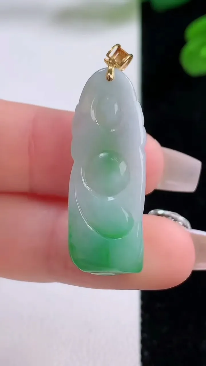 天然A货翡翠布袋佛公吊坠，尺寸31.5-12.3-5.8，重量:4.49g
12月4日