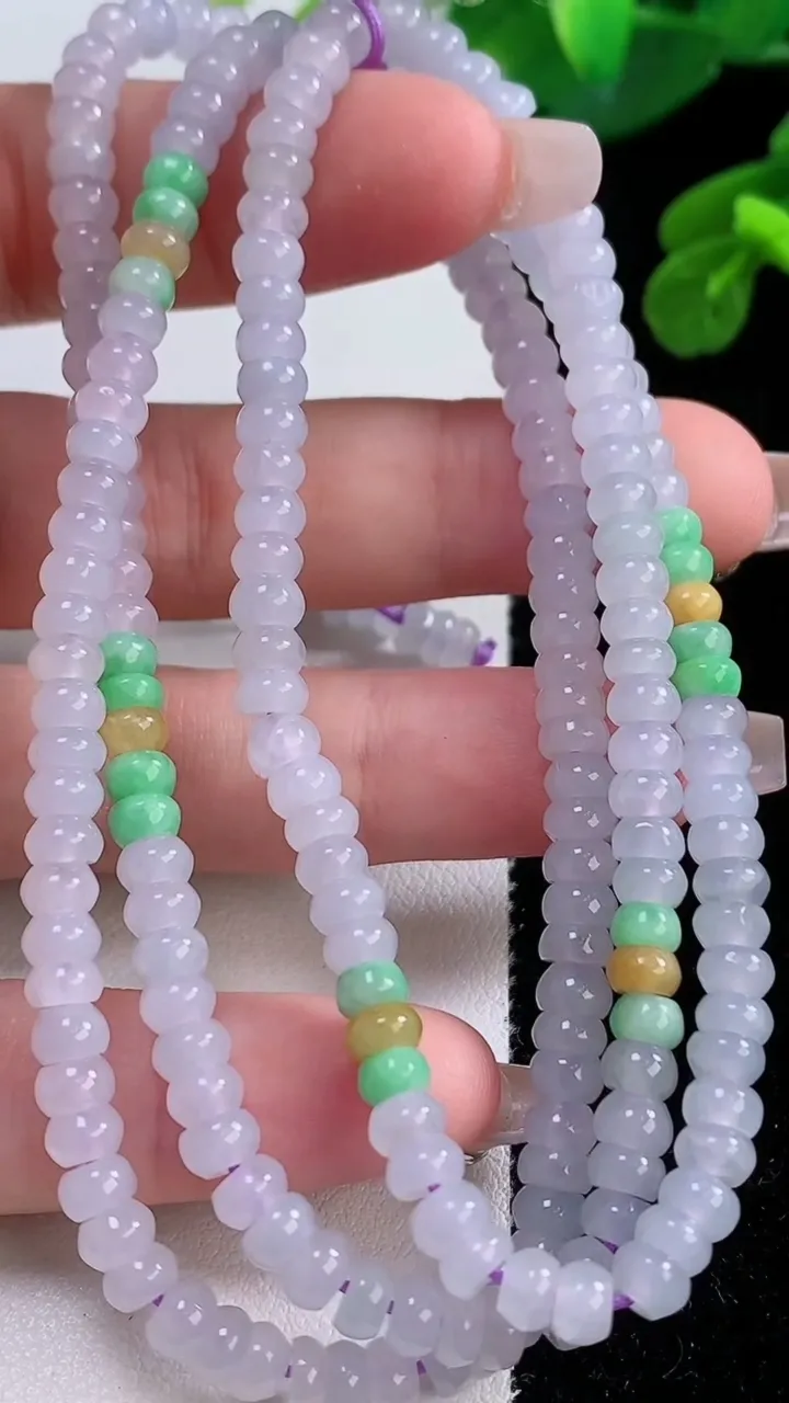 天然A货翡翠三彩算盘珠项链，尺寸4.6-2.8-218颗，重量:30.20g12月4日
工厂直销收藏佳品,种好水足，色泽均匀，有种有色，上手高大气！