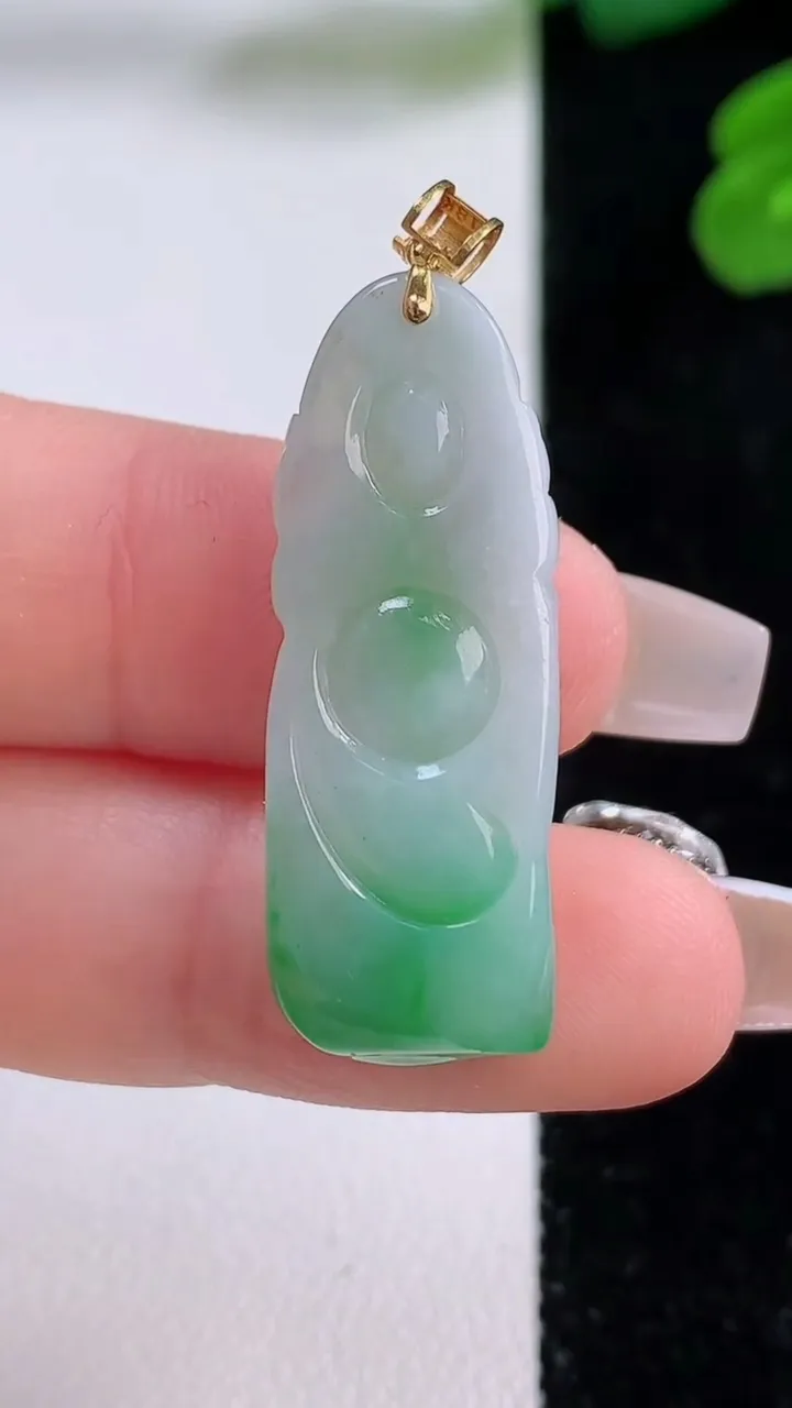天然A货翡翠布袋佛公吊坠，尺寸31.5-12.3-5.8，重量:4.49g
12月4日
